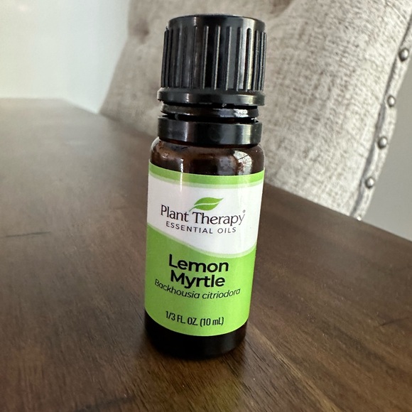 Lemon Myrtle Essential Oil - Picture 1 of 3